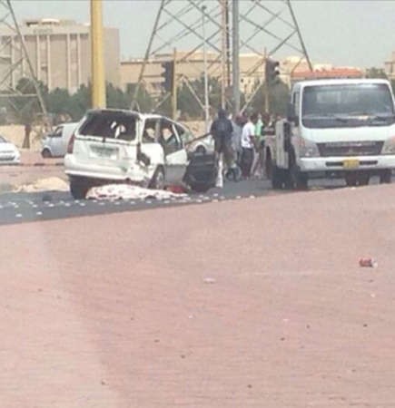 جانب من الحادث المروع الذي شهده طريق المقبرة امس