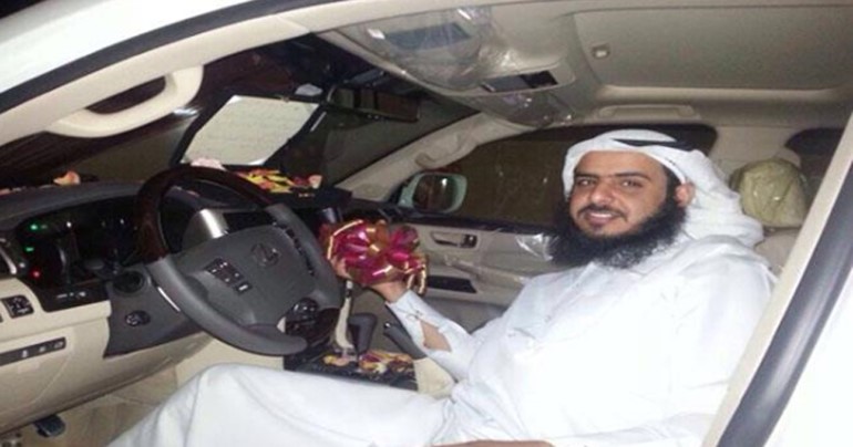 بالصور.. سعودية تُهدي زوجها سيارة "جيب لكزس"