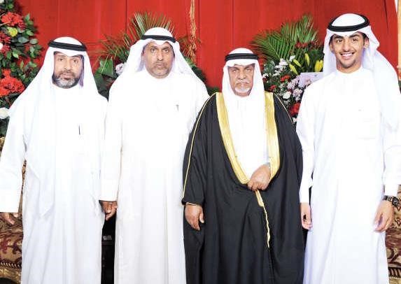 الملازم عبدالرحمن العجمي مع جده محمد الهذيلي وعميه راشد وفهد الهذيلي