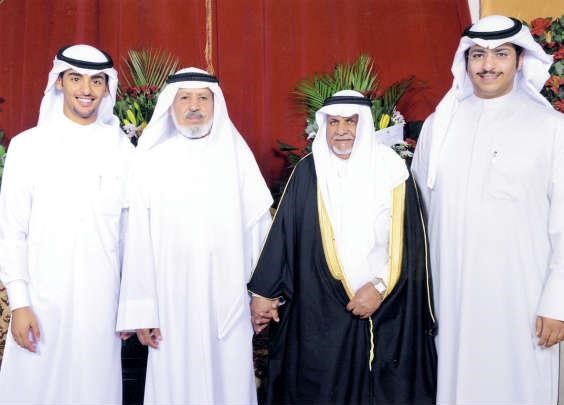 غليفص بن عكشان ونايف الفواز يهنئان