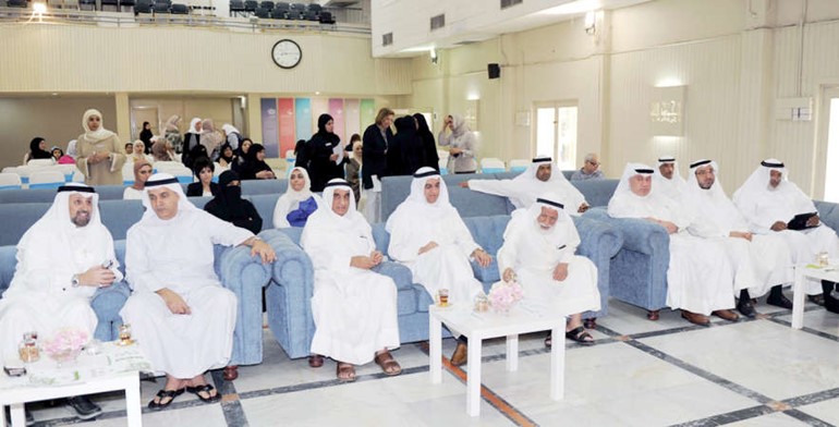 الوزير احمد المليفي في مقدمة الحضور 