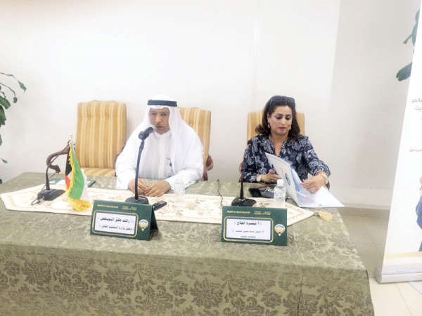 د راشد النويهض وميسرة الفلاح خلال المؤتمر الصحافي 