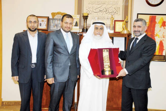 دعبد المحسن الجارالله الخرافي مكرما وفد جمعية المحافظة على القران الكريم الاردنية﻿