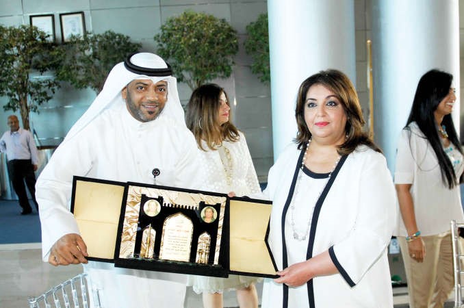 درع تكريمية الى الشيخة شذى الصباح﻿