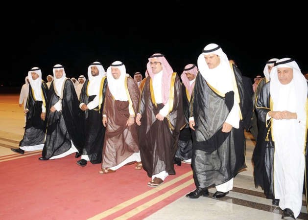 الشيخ طلال الفهد والشيخ سلمان الحمود في استقبال الامير نواف بن فيصل ﻿