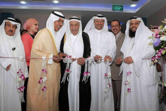 د علي العبيدي والنائب حمود الحمدان خلال افتتاح مركز الفنطاس الصحي