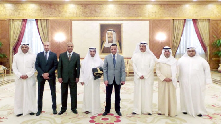 رئيس مجلس الامة مرزوق الغانم والنائب سيف العازمي اثناء مغادرتهما الى القاهرة امس﻿