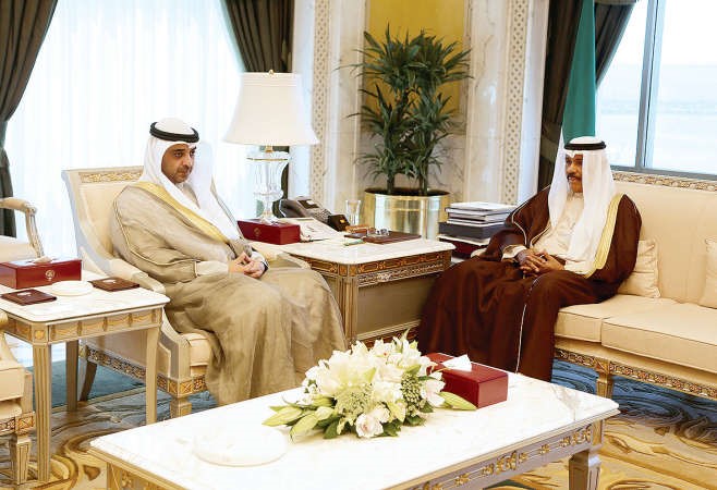 سمو ولي العهد الشيخ نواف الاحمد مستقبلا الشيخ محمد العبدالله﻿