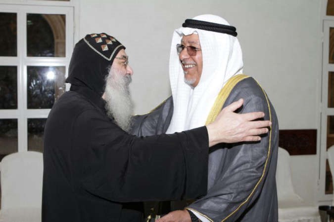نائب وزير شؤون الديوان الاميري الشيخ علي الجراح مهنئا القمص بيجول