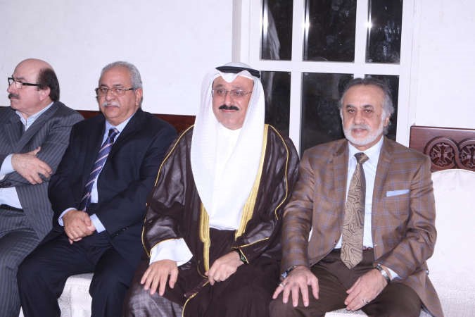 الحاج حسان حوحو وعدد من الحضور