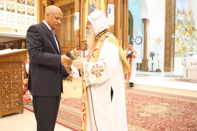 السفير عبدالكريم سليمان مباركا بعيد القيامة