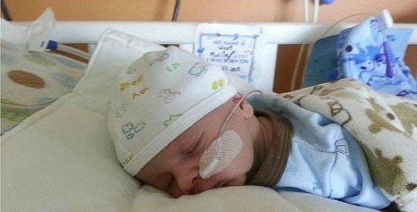 بالفيديو.. أسرة كندية تُرزق بطفل غير قادر على فتح فمه 