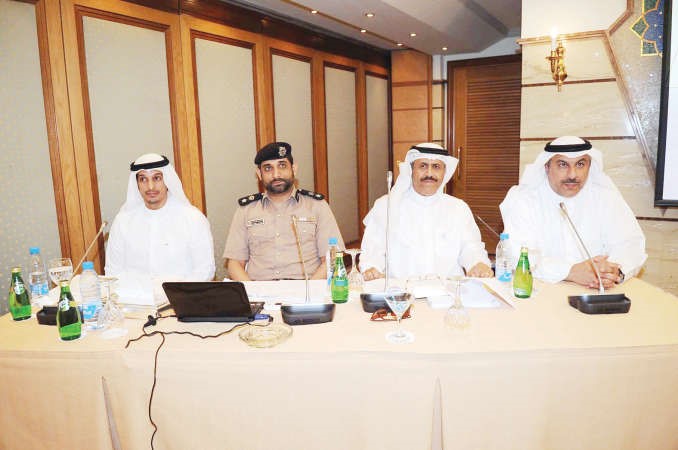  دعبدالعزيز الدعيج وديعقوب الكندري وعبدالرحمن المطيري والمقدم طارق الدوب خلال المؤتمر الصحافي	 اسامة ابوعطية ﻿