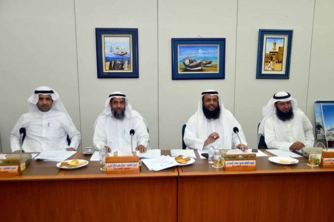 داحمد بن مطيع وحمود الحمدان ودعبدالرحمن الجيران ودعودة الرويعي خلال الاجتماع