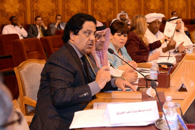 نائب رئيس مجلس الامة مبارك الخرينج متحدثا خلال اعمال المؤتمر