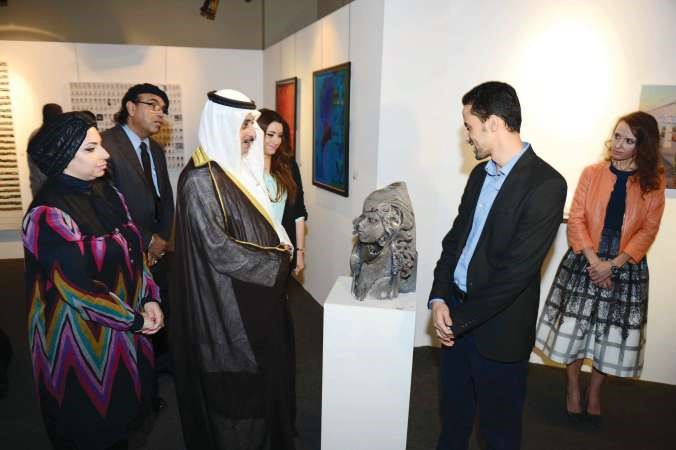 د الدويش خلال جولته بالمعرض