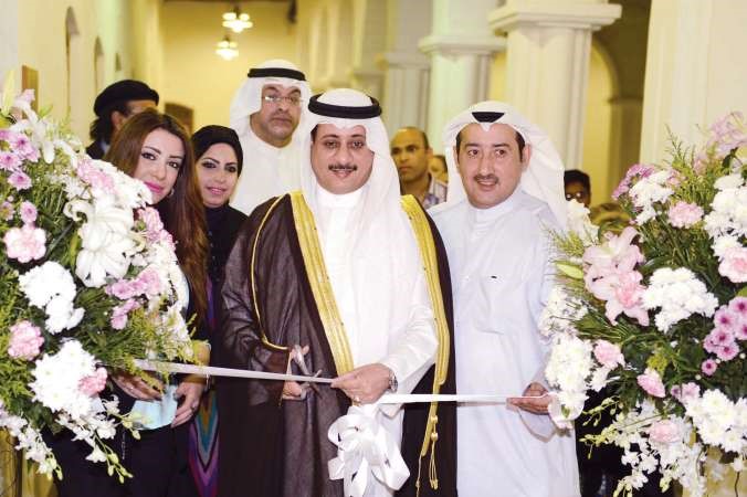 دبدر الدويش يقص شريط افتتاح معرض الجاليات الوان من الشرق والغرب الرابع بحضور محمد العسعوسي ومشعل الخلف