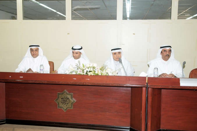 من اليمين عبدالله الحميضي وعلي معرفي خلال عمومية التسهيلات	حمدي شوقي﻿
