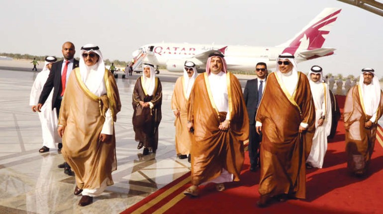 الشيخ صباح الخالد مستقبلا وزير الخارجية القطري دخالد العطية﻿