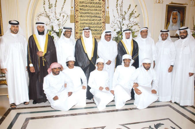 ناصر الهاجري وابراهيم جمعة وعبدالله بن دلموك وعدد من الاصدقاء الاماراتيين يباركون