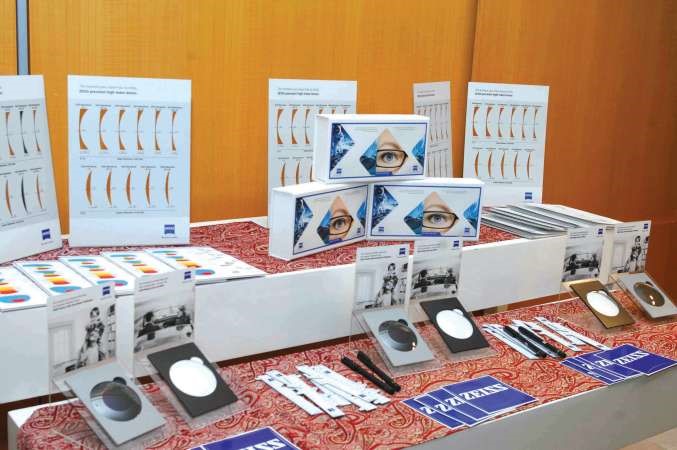 عدسات ®ACUVUE﻿