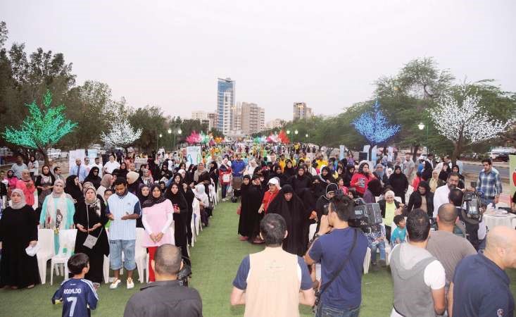 جمع غفير من الحضور في بافتتاح ممشى الرميثية