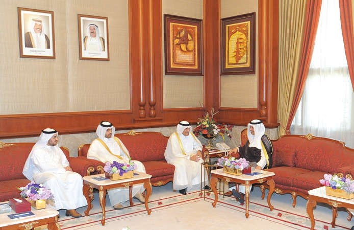 سمو رئيس الوزراء مستقبلا رئيس واعضاء مجلس ادارة الاتصالات الوطنية﻿