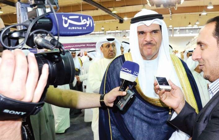 الشيخ سلمان الحمود متحدثا للصحافيين﻿