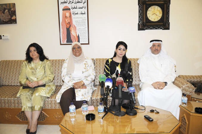سامي المنيس وابرار الصالح ود معصومة المبارك ونجلاء النقي خلال الندوة 