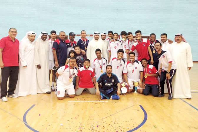  نجوم الابيض ابطال الناشئين في الطائرة 