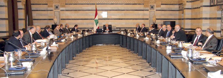 رئيس الوزراء تمام سلام مترئسا جلسة الحكومة للمرة الاولى منذ تسلمه في السراي محمود الطويل