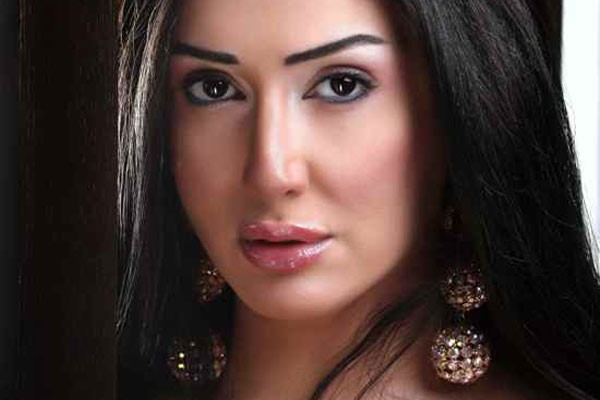 غادة عبد الرازق تتخلى عن دعم زوجها والسيسي
