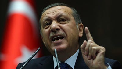 بالفيديو.. أردوغان يغادر المحكمة الدستورية غاضباً
