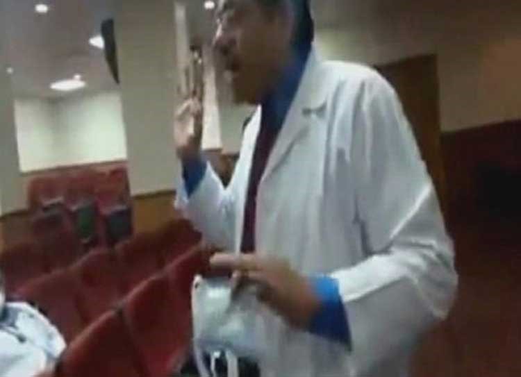 بالفيديو.. طبيب يهدئ روع السعوديين الخائفين من الذهاب للمستشفيات بسبب كورونا ويقدم نصائحه 
