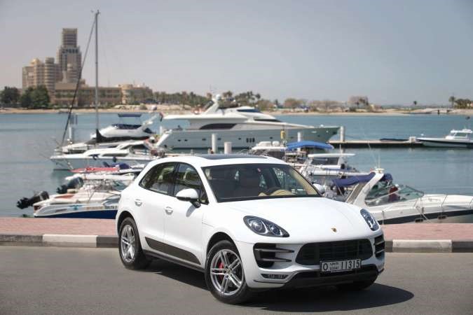 بورشه مكان.. أسطورة تسير على الأرض