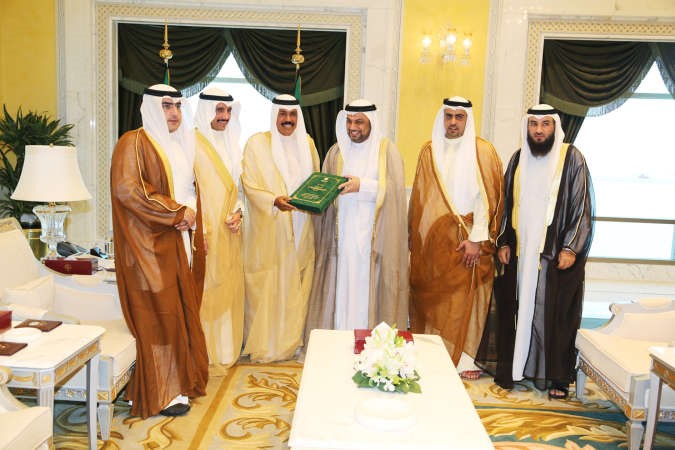 سمو ولي العهد الشيخ نواف الاحمد اثناء استقباله رئيس مجلس الامة واعضاء لجنة الرد على الخطاب الاميري﻿