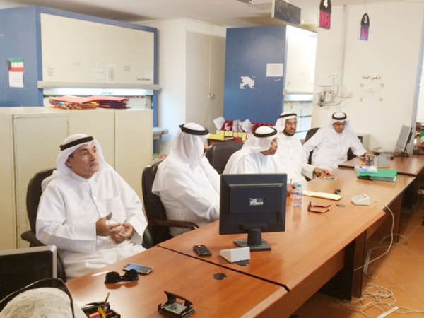 جاسم التمار خلال لقائه بموظفي هيئة المعاقين