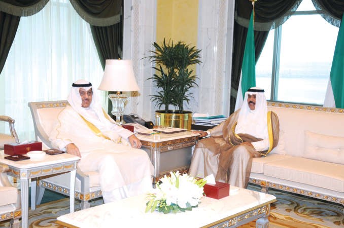 سمو ولي العهد الشيخ نواف الاحمد خلال استقباله نائب رئيس مجلس الامة مبارك الخرينج﻿