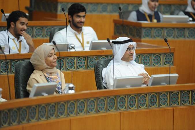 احمد المليفي ومريم الوتيد حضرا جلسة البرلمان الطلابي