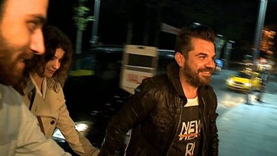 بالصور.. بعد الأصفر.. خطيب بيرين سآت ببنطلون أحمر في عيد ميلاد صديقهما