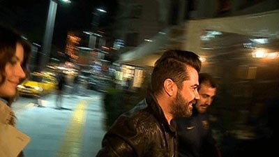 بالصور.. بعد الأصفر.. خطيب بيرين سآت ببنطلون أحمر في عيد ميلاد صديقهما