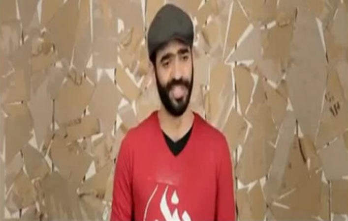 بالفيديو.. شاب خليجي يقلد اغنية " انتي باغية واحد " بطريقة طريفة