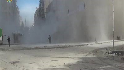 بالفيديو.. يوم تحت "براميل الموت" في حلب