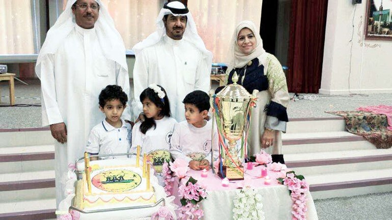 محمد الزهمول وجمال الثنيان وامل المشموم مع الفائزين﻿