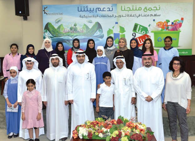 لقطة تذكارية للمشاركين بحملة منا وفينا