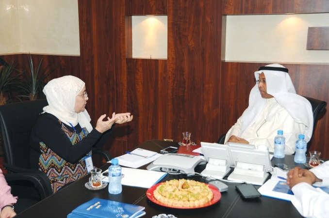 دجاسم التمار متحدثا الى الزميلة بشرى شعبان خلال اللقاء ﻿