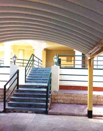 مدخل مبنى الهيئة لا يتناسب مع ظروف ذوي الاعاقة﻿