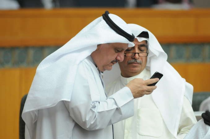 معادل الخرافي وعيسى الكندري

