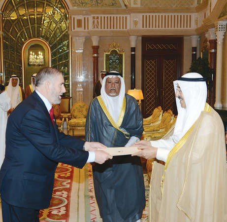 صاحب السمو الامير الشيخ صباح الاحمد يتسلم اوراق اعتماد سفير كوسوفو﻿