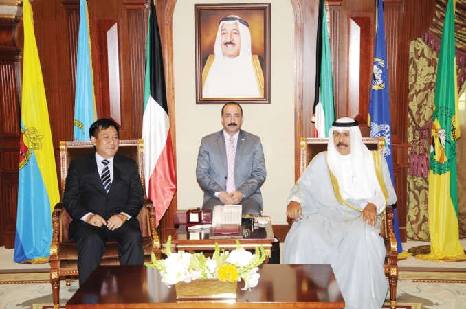 سمو ولي العهد خلال لقائه سفير ميانمار﻿